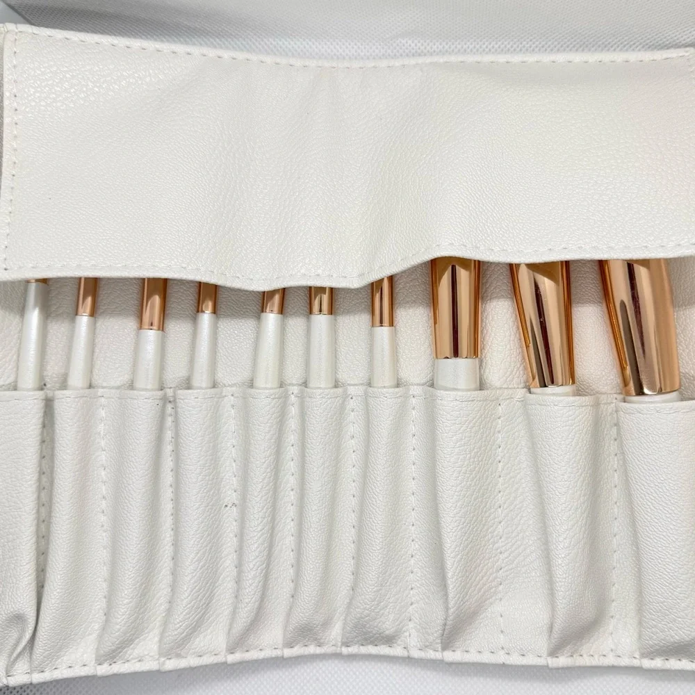 La Beaute Soi 10-Piece Makeup Brush Set.